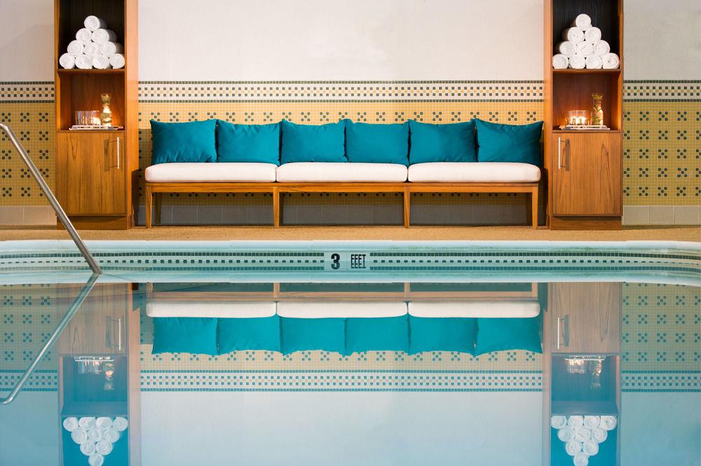 Renaissance Meadowlands Hotel 3*