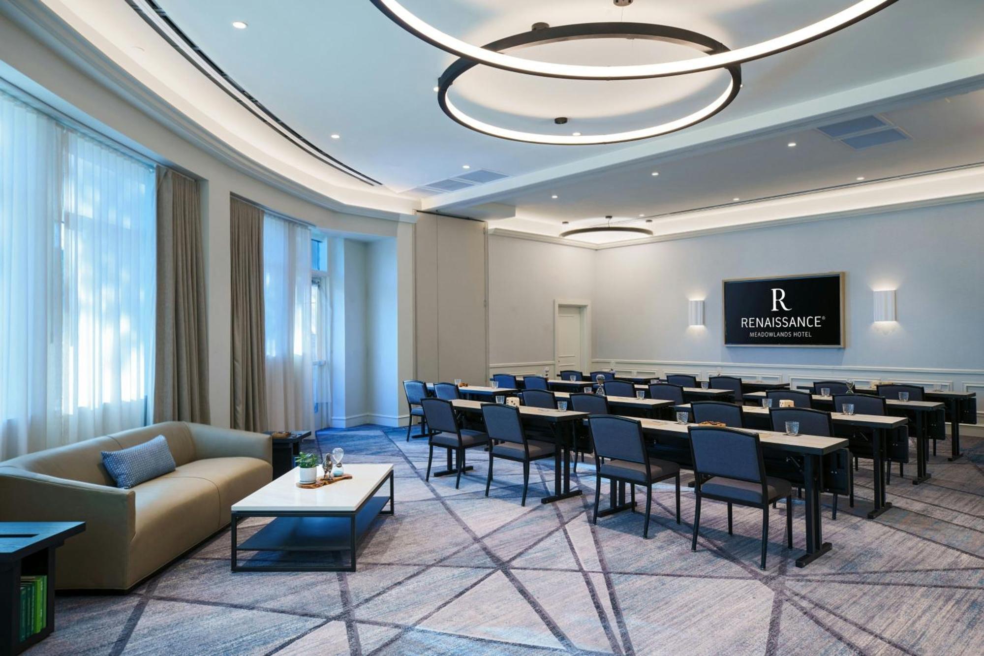 Renaissance Meadowlands Hotel 3*