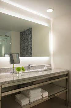 Renaissance Meadowlands Hotel 3*